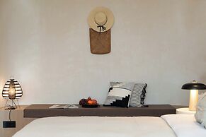 Miyue Shenzhen Blue and White Holy Island Cliff Pool Hotel