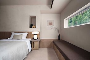 Miyue Shenzhen Blue and White Holy Island Cliff Pool Hotel