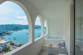 Miyue Shenzhen Blue and White Holy Island Cliff Pool Hotel