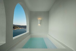 Miyue Shenzhen Blue and White Holy Island Cliff Pool Hotel