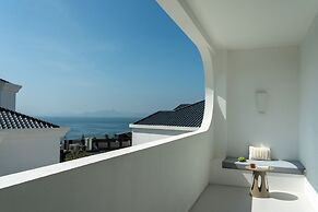Miyue Shenzhen Blue and White Holy Island Cliff Pool Hotel