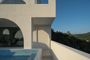 Miyue Shenzhen Blue and White Holy Island Cliff Pool Hotel