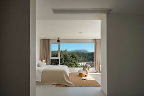 Miyue Shenzhen Blue and White Holy Island Cliff Pool Hotel