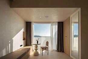 Miyue Shenzhen Blue and White Holy Island Cliff Pool Hotel