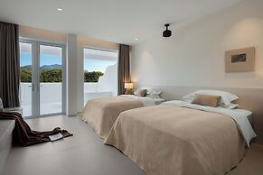 Miyue Shenzhen Blue and White Holy Island Cliff Pool Hotel