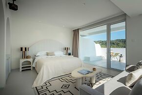 Miyue Shenzhen Blue and White Holy Island Cliff Pool Hotel