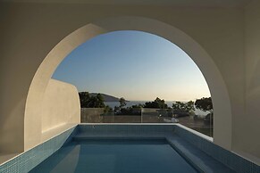 Miyue Shenzhen Blue and White Holy Island Cliff Pool Hotel