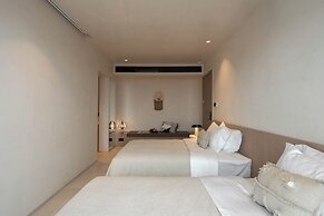 Miyue Shenzhen Blue and White Holy Island Cliff Pool Hotel