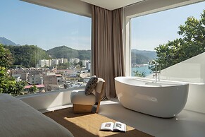 Miyue Shenzhen Blue and White Holy Island Cliff Pool Hotel
