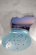 Miyue Shenzhen Blue and White Holy Island Cliff Pool Hotel