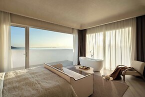 Miyue Shenzhen Blue and White Holy Island Cliff Pool Hotel