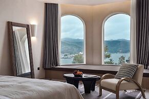 Miyue Shenzhen Blue and White Holy Island Cliff Pool Hotel