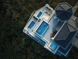 Miyue Shenzhen Blue and White Holy Island Cliff Pool Hotel