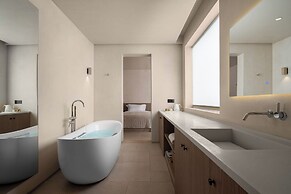 Miyue Shenzhen Blue and White Holy Island Cliff Pool Hotel