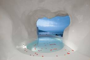 Miyue Shenzhen Blue and White Holy Island Cliff Pool Hotel