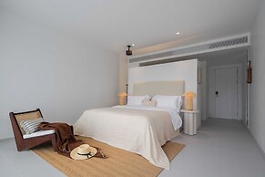 Miyue Shenzhen Blue and White Holy Island Cliff Pool Hotel