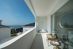 Miyue Shenzhen Blue and White Holy Island Cliff Pool Hotel