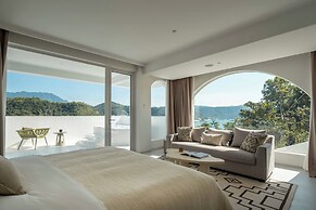Miyue Shenzhen Blue and White Holy Island Cliff Pool Hotel
