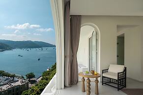 Miyue Shenzhen Blue and White Holy Island Cliff Pool Hotel