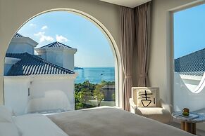 Miyue Shenzhen Blue and White Holy Island Cliff Pool Hotel