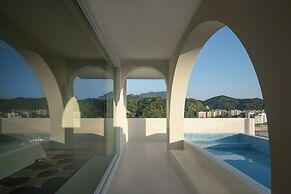 Miyue Shenzhen Blue and White Holy Island Cliff Pool Hotel