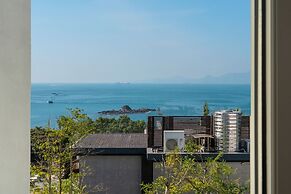 Miyue Shenzhen Blue and White Holy Island Cliff Pool Hotel