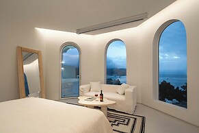 Miyue Shenzhen Blue and White Holy Island Cliff Pool Hotel