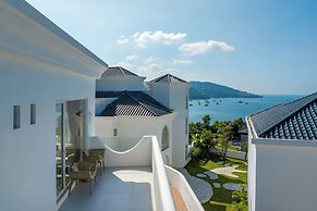 Miyue Shenzhen Blue and White Holy Island Cliff Pool Hotel