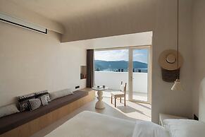 Miyue Shenzhen Blue and White Holy Island Cliff Pool Hotel