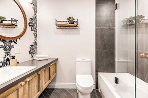 Historic Two Bedroom Facing Parliament