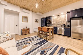 Historic Two Bedroom Facing Parliament