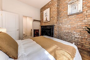 Historic Two Bedroom Facing Parliament