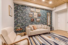 Historic Two Bedroom Facing Parliament