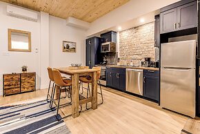 Historic Two Bedroom Facing Parliament