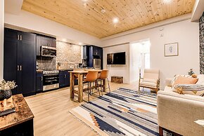 Historic Two Bedroom Facing Parliament