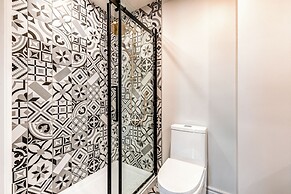 Historic Two Bedroom Facing Parliament