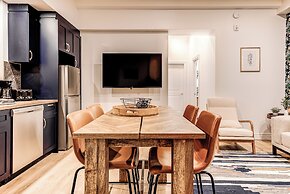 Historic Two Bedroom Facing Parliament