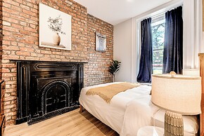 Historic Two Bedroom Facing Parliament