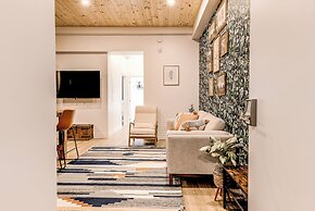 Historic Two Bedroom Facing Parliament