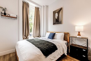 Historic Two Bedroom Facing Parliament