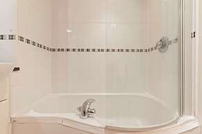 Sapphire Suite-citycentre-luxury-freeparking