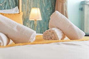 The Royale Penthouse - Skyline View - Balcony