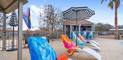 Hot Tub Pool Gameroom Guesthouse On 5A