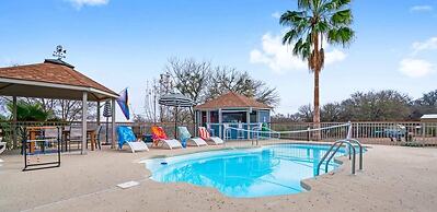 Hot Tub Pool Gameroom Guesthouse On 5A