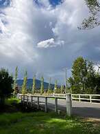 One Wee Cottage, A Romantic Secluded Provincial Abode Surrounded by Vi