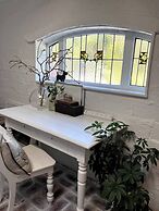 One Wee Cottage, A Romantic Secluded Provincial Abode Surrounded by Vi