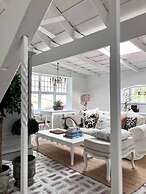 One Wee Cottage, A Romantic Secluded Provincial Abode Surrounded by Vi