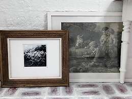 One Wee Cottage, A Romantic Secluded Provincial Abode Surrounded by Vi