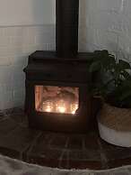 One Wee Cottage, A Romantic Secluded Provincial Abode Surrounded by Vi