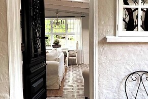 One Wee Cottage, A Romantic Secluded Provincial Abode Surrounded by Vi